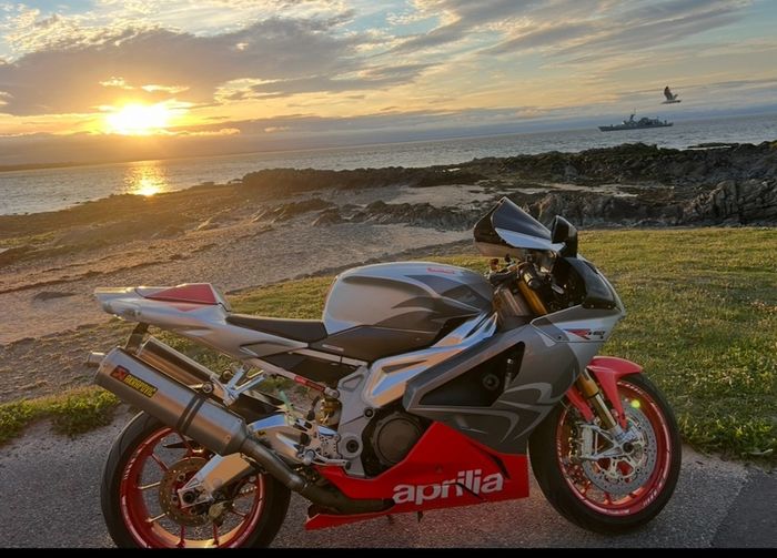 Aprilia RSV1000/ Rv60