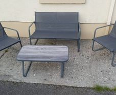 garden table and chairs