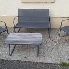 garden table and chairs
