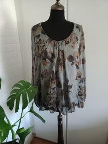 Floral Italian silk blouse size 10-12