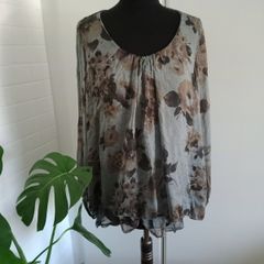 Floral Italian silk blouse size 10-12