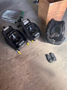 Maxi Cosi holders x 2
