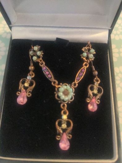 Necklace and earrings set