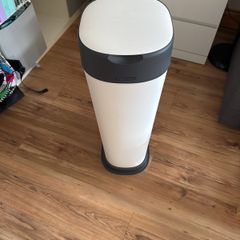 Tommee Tippee Twist and Click Sangenic XL Plastic Nappy Bin