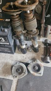 Mini r56 07+ front shocks nd top mounts.