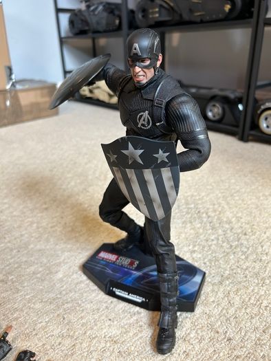 Hot Toys Captain America Concept Art MMS488 (Black Suit) 1/6 Figure