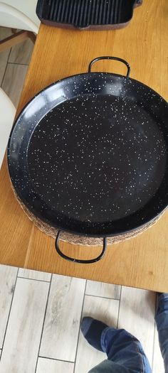 Paella pan