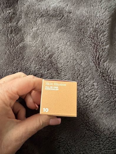 Clarins Skin illusion All in one concealer  - 10