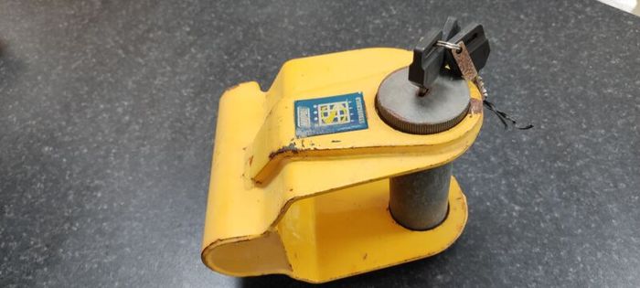 Caravan anti theft hitch lock
