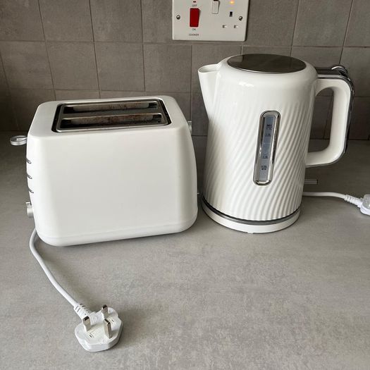 White Toaster and Kettle Set