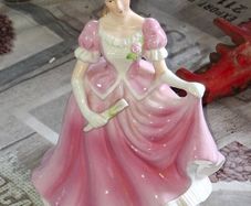 Beautiful Porcelain Mary in a long pink dress holding a Fan and wearing a Hat decorated with pink Roses The Leonardo Collection Postage Available