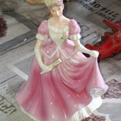 Beautiful Porcelain Mary in a long pink dress holding a Fan and wearing a Hat decorated with pink Roses The Leonardo Collection Postage Available