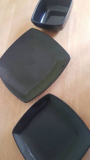 Brown square plates set