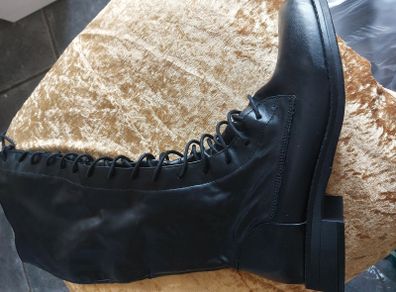 Boots size 7