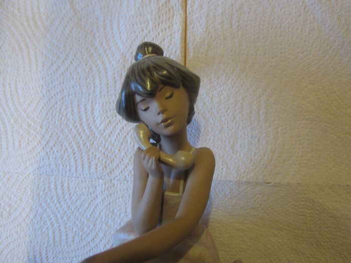 Lladro  figurine ....chit chat