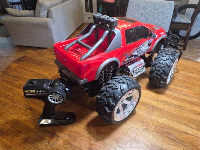 Remote Control Ford Raptor Truck::Rechargable Battery Excellent Condition