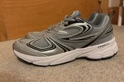 Brand New Ladies Fila Interrun Trainers UK 7 EU 41