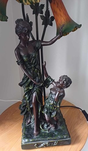 Lady & Children Dancing 3 Shades lamp