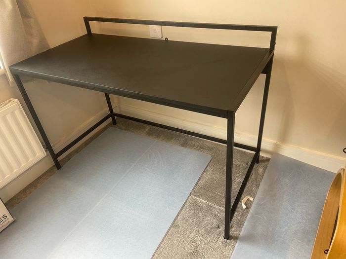 Black Desk
