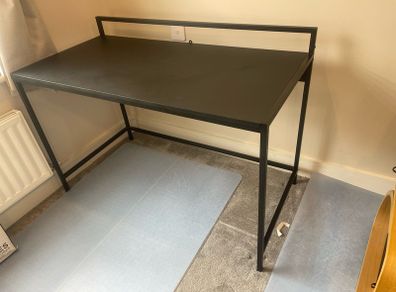 Black Desk