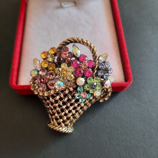 Flower Basket Brooch, Multicolor Rhinestone Floral Bouquet Pin, Gold Tone Woven Basket Jewelry, Retro Spring Garden Theme (X04)