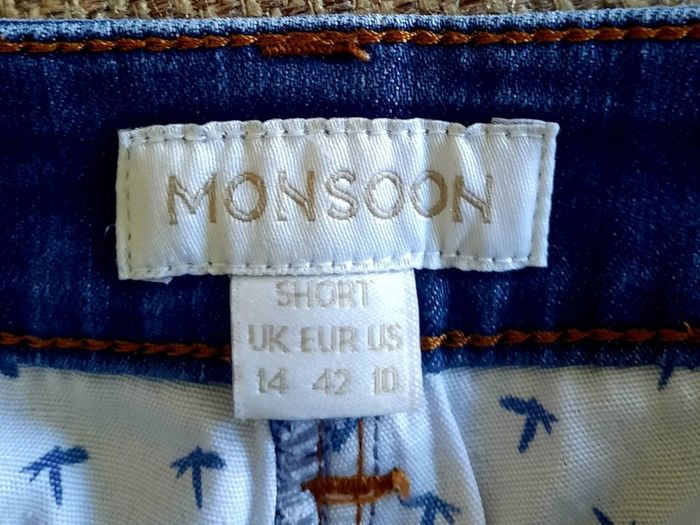 Monsoon cotton denim jeans 32 waist and 28 leg or size 14 in very good condition with no issues see last two photos for exact measurements FREE STANDARD POSTAGE INCLUDED