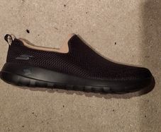 Sketchers All Black Slip On UK 9 Trainers