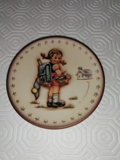 Hummel Mini Plate 1980 "School Girl"