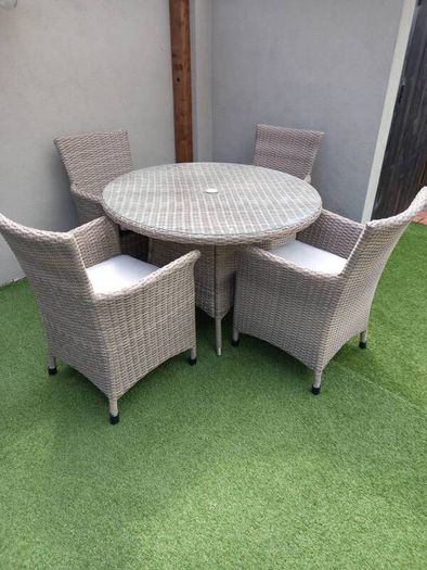 table and chairs