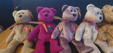 Signature& Decade Beanie Bears