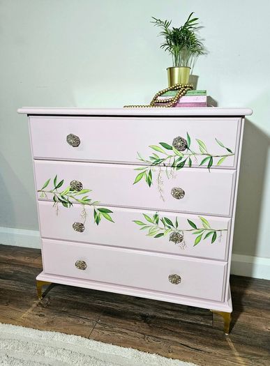 Chest of drawers