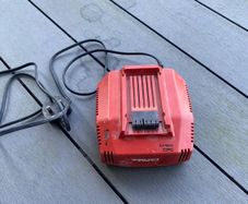 HILTI fast charger