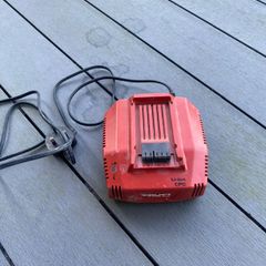 HILTI fast charger