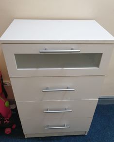 Chest of drawers