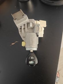 Toyota Aqua lock