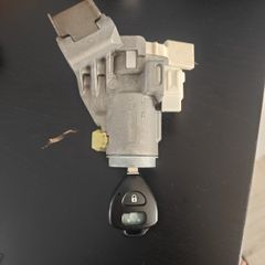 Toyota Aqua lock