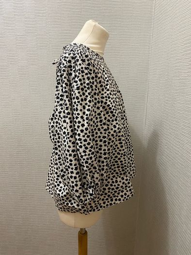 floral blouse