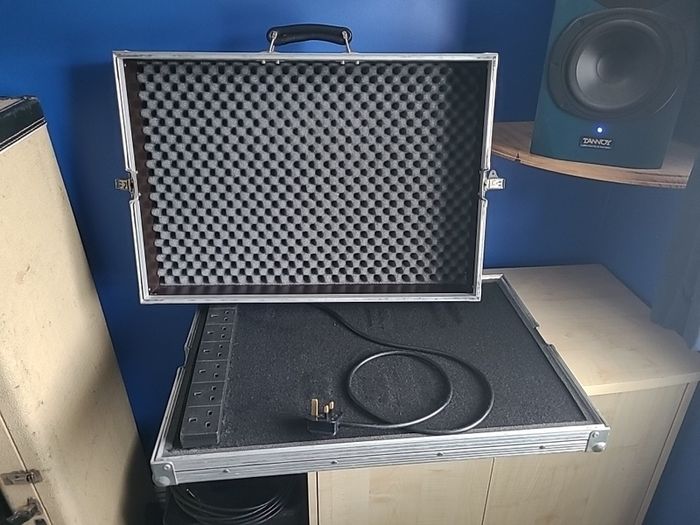 flight case pedals/ leads