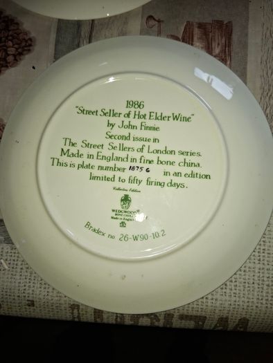 8 Beautiful Old Wedgwood Collectors Decorative Hanging Plates Price is for 1 Postage Available