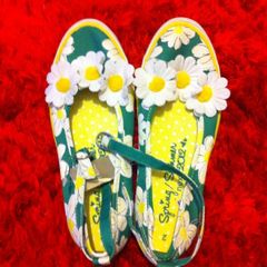 Brand new flower detail pumps from Next