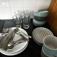 plates bowls glasses cuttlery