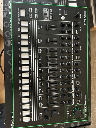 Roland TR8