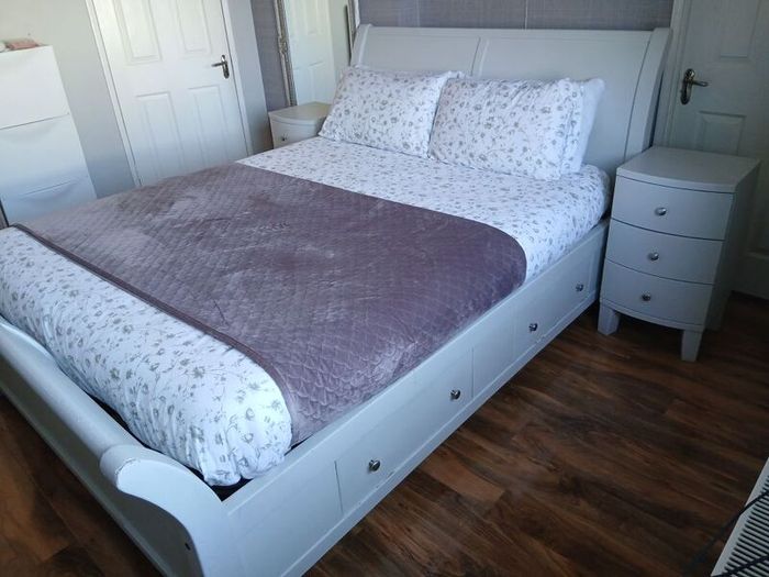 King Sleigh Bed matching lockers & chest of drawers
