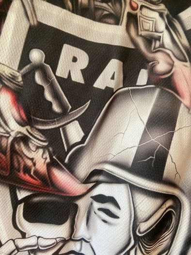 Raiders and Skulls Tshirt - Brand new - Size Large