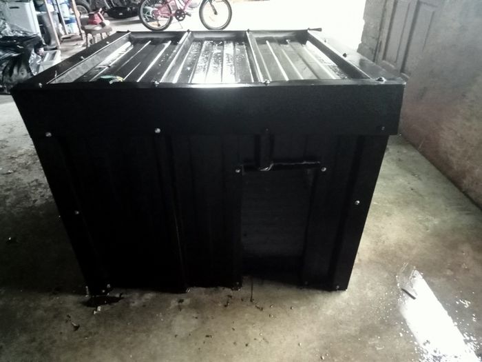 Metal Dog house insulated