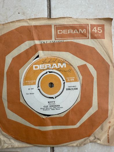 Vinyl bundle of 45rpm's including Cat Stevens, Gilbert O'Sullivan and Harry Belafonte