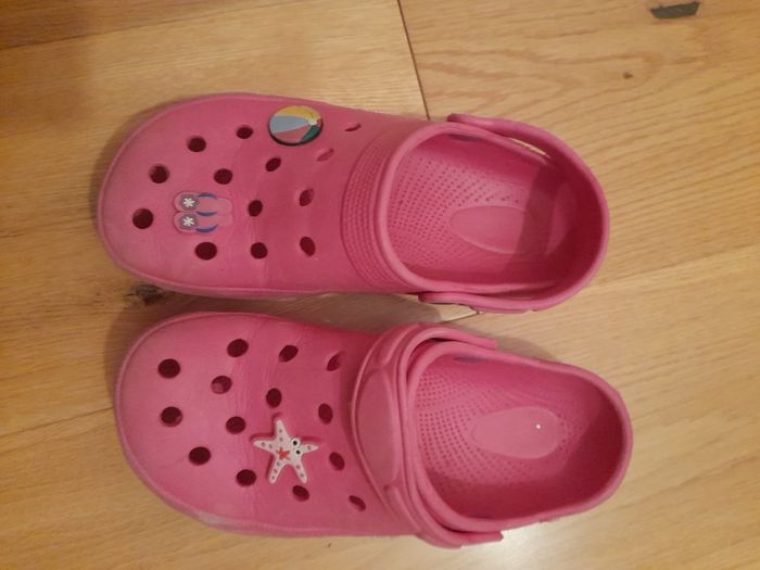 Girl's crocs