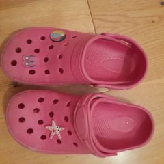 Girl's crocs