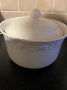 Casserole Dish & 4 Soup Bowls