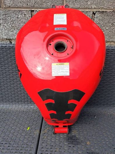 tl1000s tank